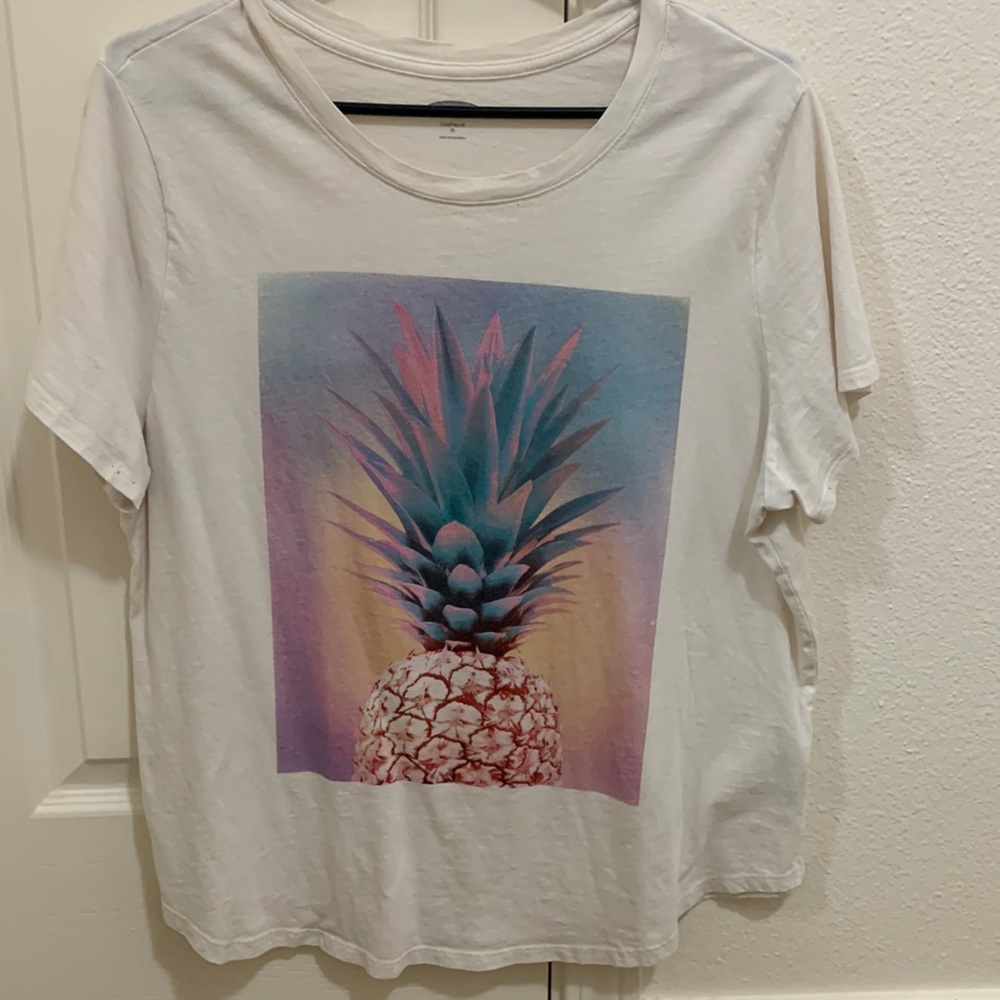 Old navy tshirt size XL. Pineapple